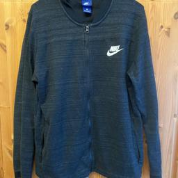 Neuwertiger Zip-Sweater von Nike in Größe L.

Bei Fragen oder für weitere Bilder einfach melden! :)