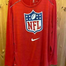 Neuwertiges NFL-Longsleeve von Nike in Größe L.

Bei Fragen oder für weitere Bilder einfach melden! :)