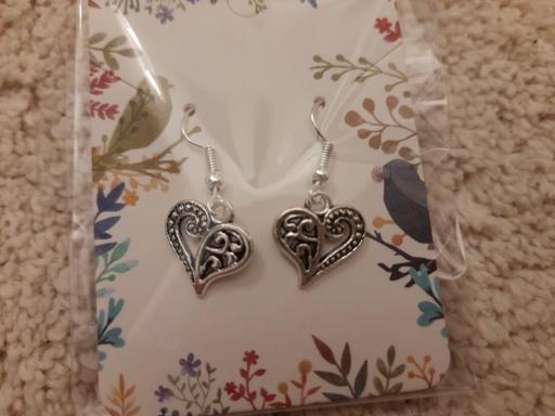 Buy & Sell Surrey Guildford - Photos for Small heart-shaped silver sterling earrings