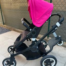 Wir verkaufen unseren Bugaboo Buffalo - Anfang 2017 gekauft im Set mit 2 Wechselcover (rosa und pink), Fußwärmsackset (high Performance - ein Teil mit Daune, eins dünner gefüttert in schwarz), Sitzauflage in Rosa, Wannenset, Sportsitzset, Regenschutz und Zusatzbrett.
Kann gerne besichtigt werden.
Der Kinderwagen ist im guten Zustand und ist bereit für die nächste Runde!

So wie immer: es handelt sich hier um einen Privatverkauf, keine Garantie, keine Gewährleistung.