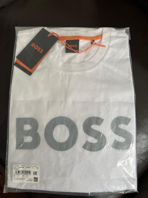 Buy & Sell Essex Harlow - Photos for Hugo Boss T-Shirt