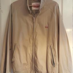 Genuine Levi's Jacket XL
Excellent condition 
Free delivery
From no smoking and pet House.