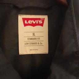 Levi's jacket XL but it is more like large fit. Dark blue colour.
Delivery includes on the price.
From no smoking and pet House.