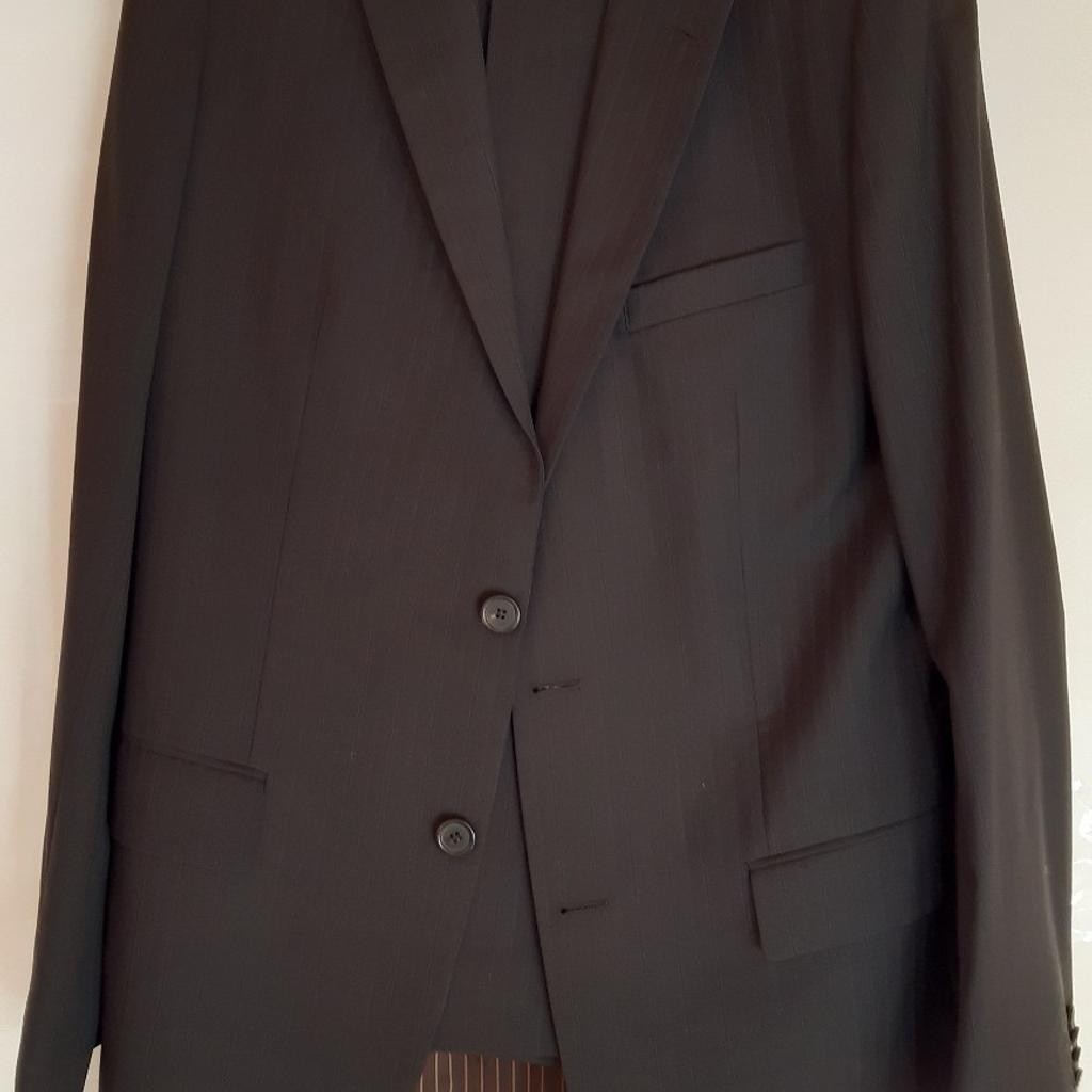 Verkaufe Hugo Boss Anzug Sakko und Hose Gr. 98. (Überlänge)
Selten getragen