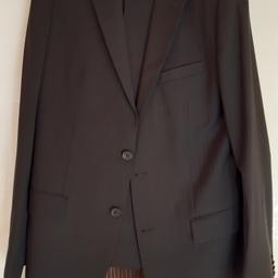 Verkaufe Hugo Boss Anzug Sakko und Hose Gr. 98. (Überlänge)
Selten getragen