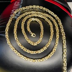 Klassisches Set: Goldarmband & Halskette - Königskette Muster aus edlem 585/000 - 14 Karat Gelbgold. Die Kettenglieder sind qualitativ hochwertige verarbeitet. Ein passender stabiler Karabiner sorgt für ein angenehmes Trageerlebnis.

Auch als Geschenkidee sind die Schmuckstücke ideal für besondere Anlässe.

HINWEIS ‼️ Der Preis ist von 650€ bis 1250€ je Schmuckstück‼️

Nr.1 ⭐️Königsarmband - 650€
• Details auf Bild 2
• Material: Gelbgold
• Feinheit: 585/000 - 14 Karat
• Länge: 23cm x Breite: 4,5mm
• Gewicht: 11,7 Gramm
• Stempel: 585
• Viele Wertvolle Details

Nr.2 ⭐️ KÖNIGSKETTE - 1250€
• Details auf Bild 3
• Material: Gelbgold
• Reinheit: 585/000 - 14 Karat
• Kette Größe: 63,5cm (Länge) 4mm (Breite)
• Gewicht Kette: 22,7 Gramm
• Die Kette ist am Verschluss gestempelt ( 585)

Dieses edle Accessoire ist für jeden Anlass geeignet.

⭐️ Zahlungsart:
Bank Überweisung / PayPal zzgl. die PayPal Gebühren / Bar oder per Nachnahme 🚚

Lieferzeit
Inland (Deutschland) 1-3 Tage, Ausland 5-7 Tage