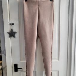 Zara Womens Trousers/Leggings Light Pink
Size uk ; 8/36
Used ONLY ONCE ! Mind condition to small for me !
I can post also !