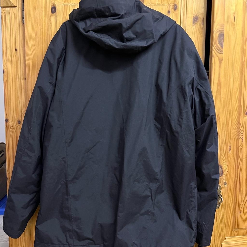 Verkaufe eine Schwarze Winterjacke der Marke Jack Wolskin.
Größe XL
Mit Innenjacke die man entfernen kann.
Nur 2 mal getragen.
Preis 170,00 Euro Vhb