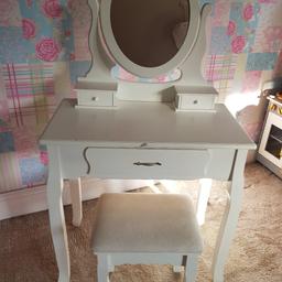 Dressing table looking for a new home in need of some repair take s look at pics