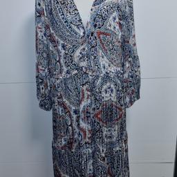 Ganz neues und wunderschönes kleid von Zara Woman. Sehr leicht und angenehm zu tragen. Sieht sehr gut aus.
Neuer Preis € 69.95
L - große
Versand € 5