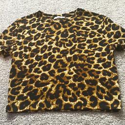 Hi and welcome to this beautiful looking Womens Zara Trafaluc Leopard Crop Top Size Medium in mint condition thanks