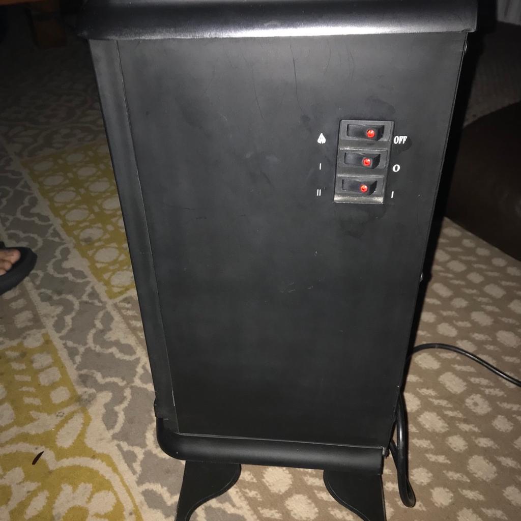 Electric fireplace, excellent condition
2 heat settings + light on/off setting