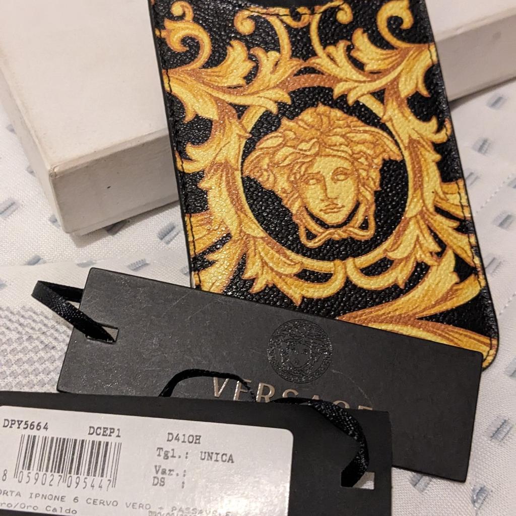 Brand New Versace Leather Phone Sleeve with Tags.
Bought for £140 from Bicester never been used!

To Fit iPhone 5+6 can fit other models of phones of a similar size!

Sleeve is very tight as not been used and the leather will stretch.

Accepting reasonable offers.

Had this listed before previous buyer was a time waster!