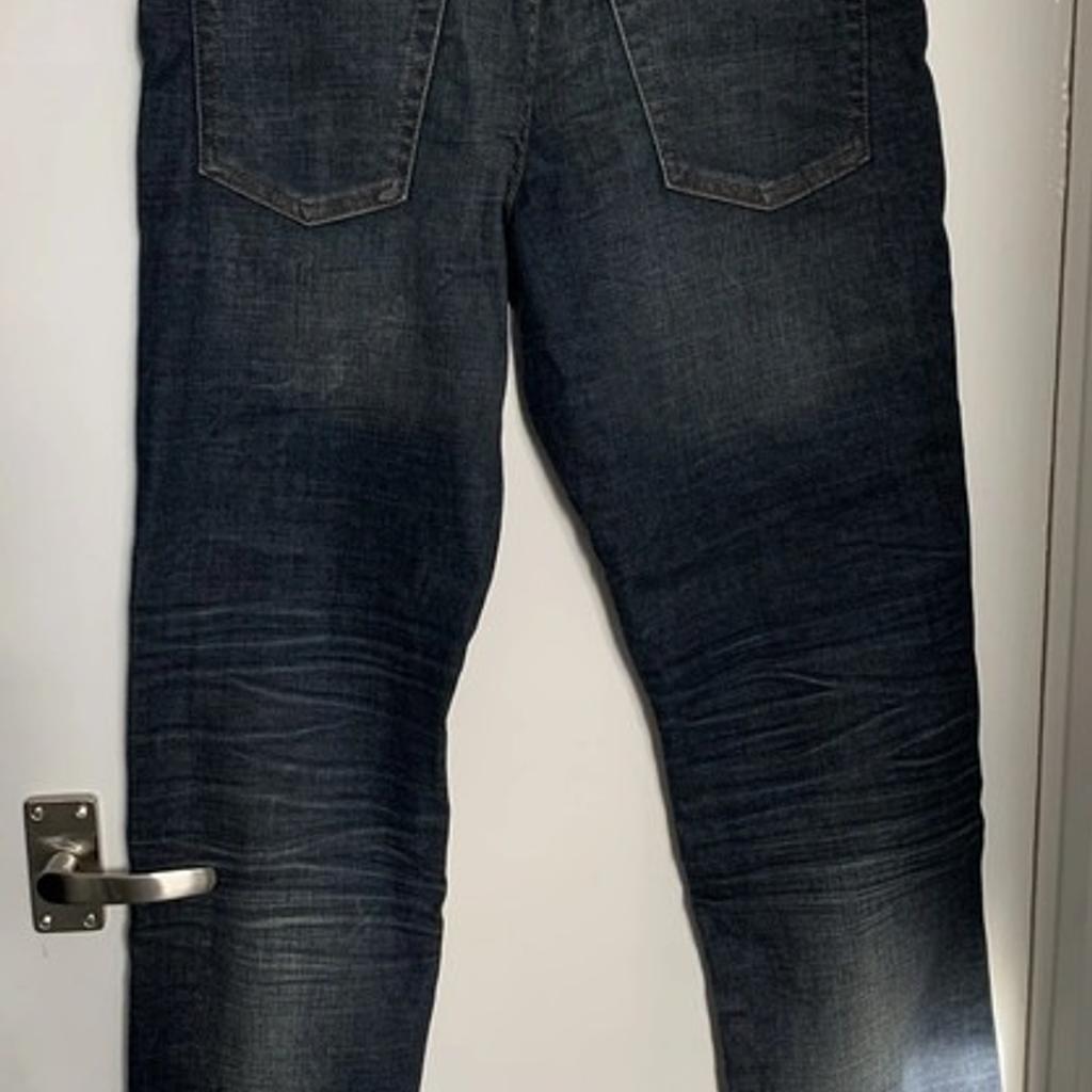 Worn but in good condition.

W30 L30 Straight

Ripped style jeans.

Button up style, not zip.

Collection or post only.

This are advertised elsewhere and can be taken down at any time.

If you are collecting, please make sure to make an offer with Collection, not with Delivery. Thanks.

If chosen for delivery it will be delivered by Evri (Hermes). I can do combined postage on multiple items.