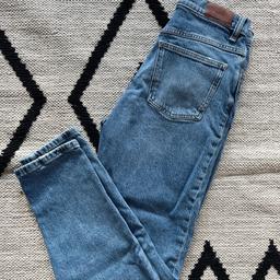 Mom Jeans

MANGO

99% Cotton

Grösse 36

Abholen in 8048 ZH | Twint