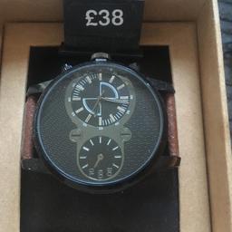 MENS NEXT WATCH BRAND NEW
ORIGINAL PRICE £38 has plastic protection on face
My price £5 as the lid for box is missing
Pick up only