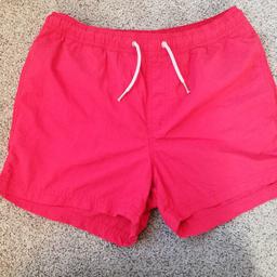 Red swimming trunks. Cord tie. Inside pocket. 2 side pockets. Back pocket with velcro fastenings.
perfect condition

reduced