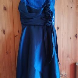 verkaufe dieses schöne dunkelblaue Partykleid mit Spagettiträgern, Paettenbesatz und Tüllrock. Nur 1x getragen.
