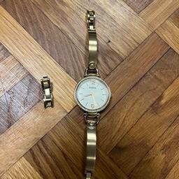 Fossil Damen Uhr mit Strasssteinen besetzt
Kaum verwendet
Funktionstüchtig
NP 120€
Preis vhb