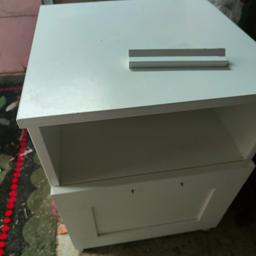 White IKEA cabinet with drawer. Handle has come off. needs new screws and glue.
Collect from Wallington SM6