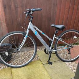 Ladies hybrid bike (can be used on different terrains). 26” wheels, gears, new rear tyre and new handle grips. 
No stand - but one can be fitted on very easily.
Great bike!