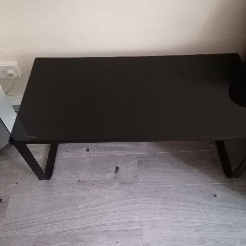 Glass Coffee Table like new no use at all.
Tall 100cm, width 50cm, Height 42cm
Collection only from Pimlico SW1V. Bought for £50 selling £30 only.
