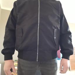 Herrenjacke
wurde nie getragen
keine Original Lonsdale Jacke
1x Größe XL