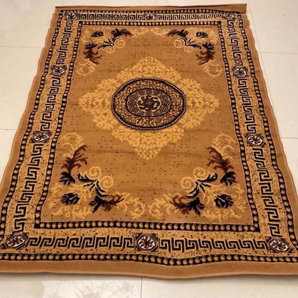 Brand New rugs beige colour
size 170x120 cm
Collection le5