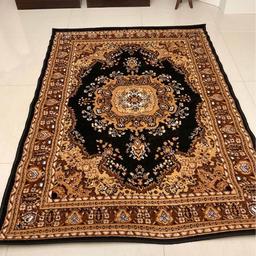 Brand New rugs black colour 
size 170x120 cm new
Collection le5
