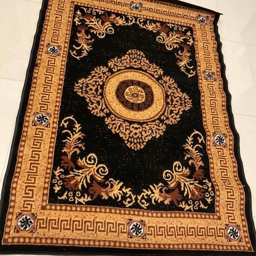 Brand New rugs black colour
size 170x120 cm new
Collection le5