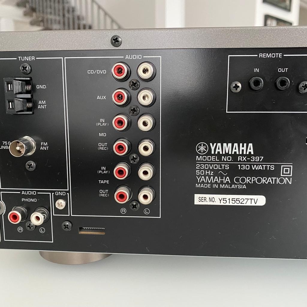 Sehr guter und gepflegter HiFi Receiver von Yamaha, 4 x 55 Watt, top Sound!
Hat Fernbedienung und diverse Cinch Anschlüsse, Loudness für Bassanhebung, man kann 2 getrennte Boxenpaare A und B anschließen, aber auch alle 4 Boxen auf einmal betreiben A+B. Das Gerät ist Yamaha typisch von hoher Produktqualität und bietet Dank Natural Sound Linie sehr ausgewogenen Klang. Gerät ist sehr gepflegt und aus NR Haushalt. Verkaufe ohne Gewährleistung gegen Abholung in bar in Stuttgart.