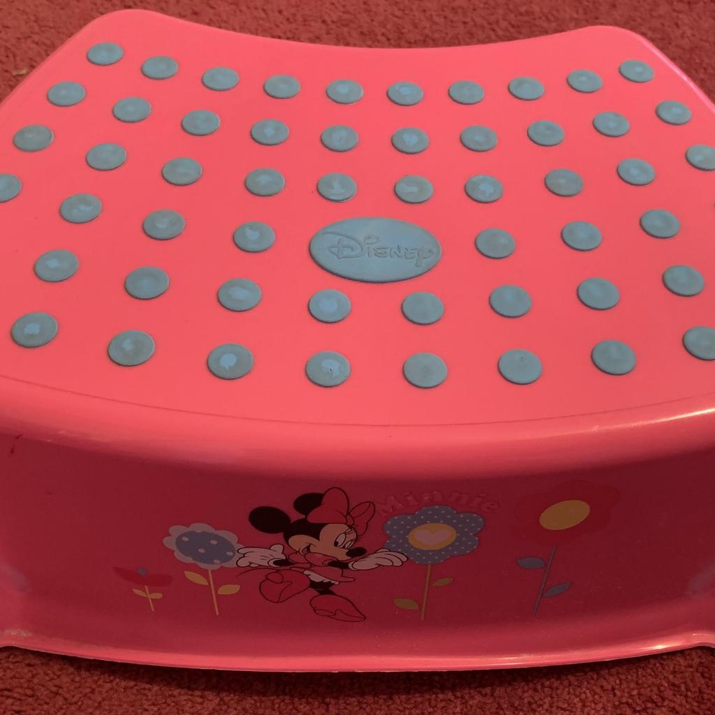 Disney Child Toilet Seat & Sink Pedestal - Used

All offers welcome!

Thanks for looking at our items. We are raising money for Cancer Research UK by finding new homes for our new and pre-loved gadgets, toys & games.

All descriptions are as accurate and honest as possible so please buy with confidence from a pet and smoke free home.

All items posted will be by "Sign For" or "Tracked" delivery at extra cost.