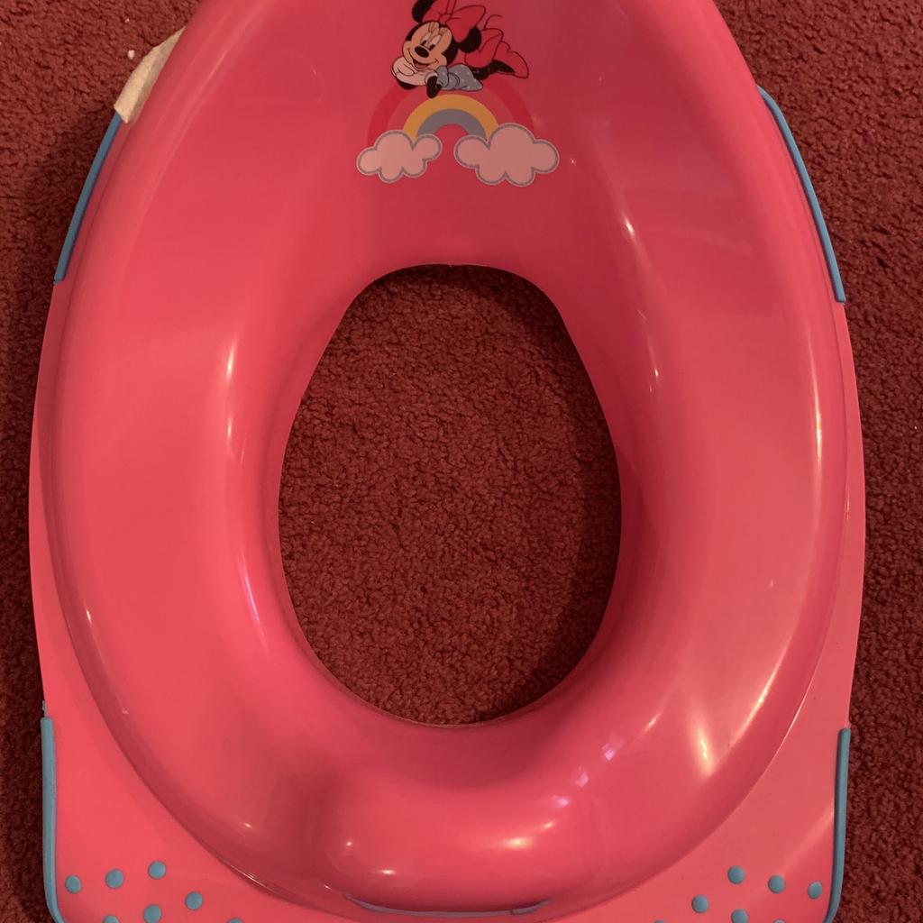 Disney Child Toilet Seat & Sink Pedestal - Used

All offers welcome!

Thanks for looking at our items. We are raising money for Cancer Research UK by finding new homes for our new and pre-loved gadgets, toys & games.

All descriptions are as accurate and honest as possible so please buy with confidence from a pet and smoke free home.

All items posted will be by "Sign For" or "Tracked" delivery at extra cost.