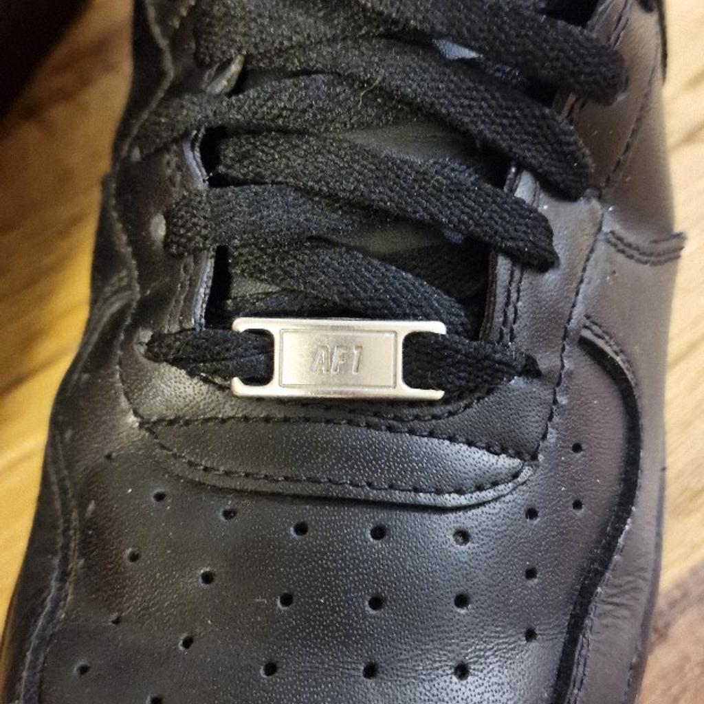 Verkaufe Original Nike Air Force 1 Sneaker High schwarz in der Größe 46

Schuhe wurden 2 mal getragen, keine Abnützungserscheinungen, Kratzer oder Beschädigungen.

Preis ist verhandelbar

Privatverkauf, daher keine Garantie, Rücknahme sowie Gewährleistung