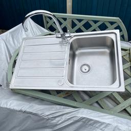 Stainless steel kitchen sink with mixer tap it’s in very good condition with no dents