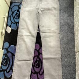 Ladies Light Grey Jeans with stretch 
Sienna style - Straight Leg
Size 12L
Inside leg 31 inches
Like New 
Hardly worn