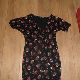 LADIES BOOHOO TOP/DRESS SIZE 8. MATERIAL HAS A SLIGHT STRETCH TO IT ( 95% VISCOSE 5% ELASTANE