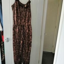 Ladies jumpsuit
Leopard print.
Size 12/14
From Asda George
Machine washable
Excellent condition