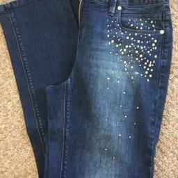 Madeleine diamanté design jeans Size 10
Approx 28” inside leg
Approx 28” waist
Good condition. Line on the jeans is from where they have been folded will iron out 😊