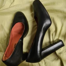 Schuhen mit hohen Absätzen zweimal getragen Marke Illian Fossa Italy