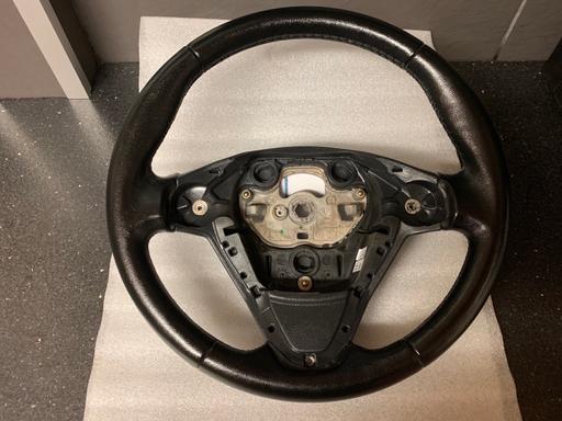 Vehicles Warwickshire North Warwickshire - Photos for Ford Fiesta Mk7 Zetec S Steering Wheel