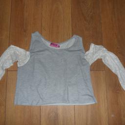 A LADIES CROP TOP WITH CUT OUT SHOULDERS SIZE 12