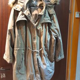 warme Winterjacke von Ulla Popken in Größe 58/60. (Neupreis €159,90)
Wurde nur 2x getragen. 

Keine Garantie oder Gewährleistung. Keine Rücknahme. gerne Versand.