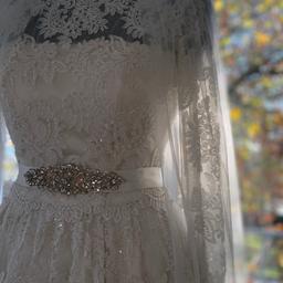 Verkaufe ein sehr schönes und elegantes Brautkleid.
Alles ist Handarbeit🤍
Größe 36/38/40
Mit, oder ohne gürtel