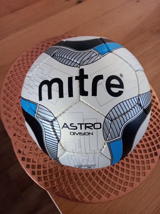 Buy & Sell Merseyside Liverpool - Photos for x 4 astro division footballs