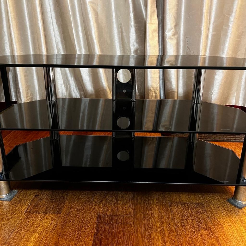 Large TV stand 3 black tempered glass shelves with chrome legs.
(Approx. Dimensions) Depth: 45cm Width: 105cm. Used,but still looks great.

COLLECTION ONLY.