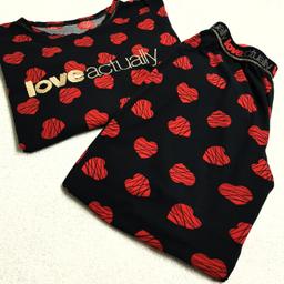 Womens Pyjamas Set.
Love Actually By George.
Size 16
Black- Red Hearts.
Long Sleeved Top With Cuffed Bottoms ( Short Leg).
Nice Warm Pyjamas.
In Very Good Condition
 Buyer To Collect
