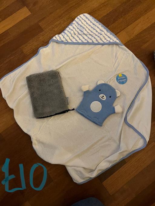 Buy & Sell Oxfordshire Vale of White Horse - Photos for Baby Towel & Bath Gloves