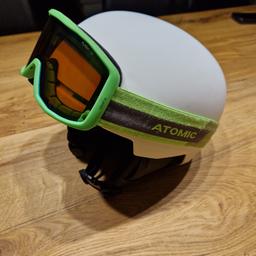 Kinder Skihelm Atomic Amid mit atomic Skibrille.
letztes Jahr, Mitte der Saison gekauft.
Größe S(51‐55cm)
Versand möglich