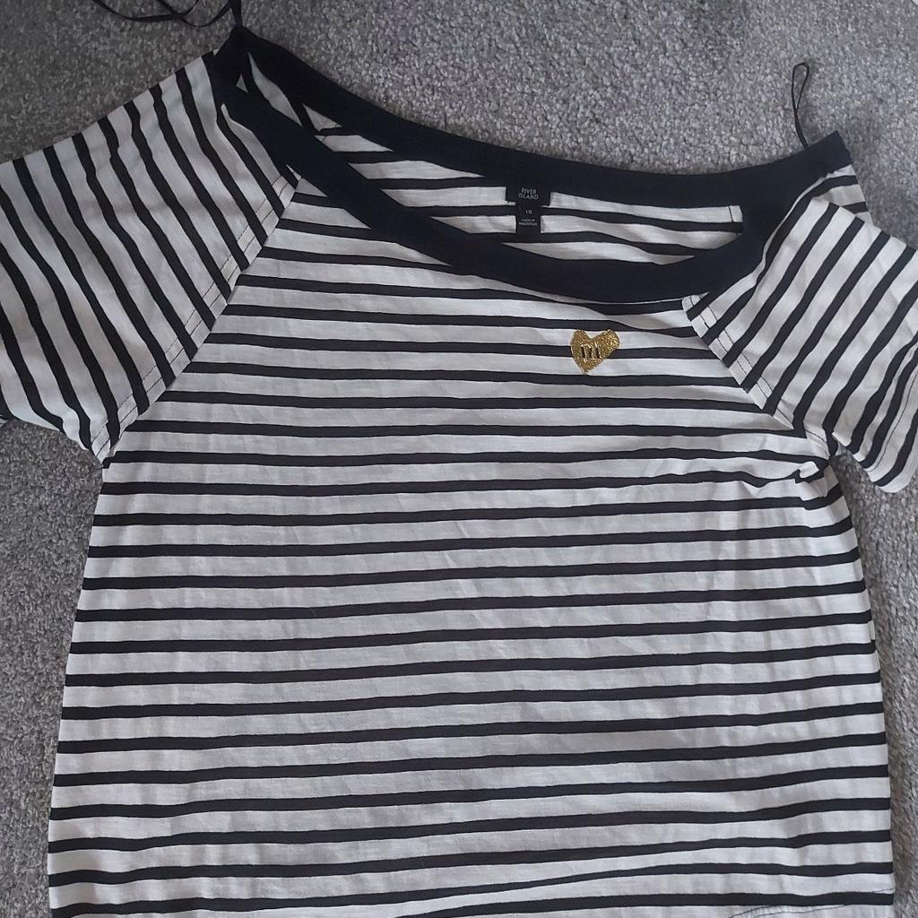 Both new condition
The striped top is by river island and unworn,size 10 but baggy fit

The peach lace top is by Dorothy perkins and is size 10 with original label on
NO LOWER OFFERS THANKS
Please bid £2 per item